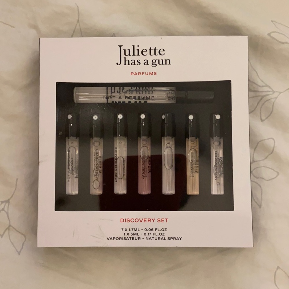 Juliette has a Gun Discovery Set